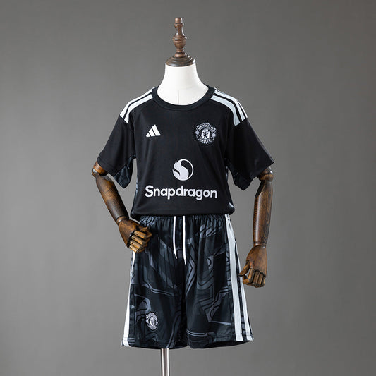 M-U 26/27 Goalkeeper Kids Kit