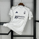 CAMISA DO NOTTINGHAM FOREST 25/26 BEGE